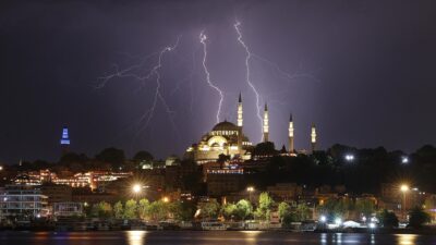 İSTANBUL (AA) – Valiliğin sosyal medya hesabından yapılan a&ccedil;ıklamada, Meteoroloji