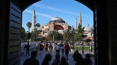 İstanbul'a yılın 7 ayında gelen yabancı turist sayısı, geçen yılın