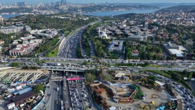 İSTANBUL (AA) – İstanbul’da, haftanın ikinci iş g&uuml;n&uuml;nde okulların da