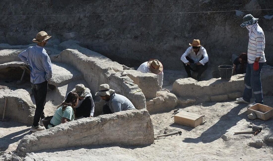 UNESCO Dünya Kültür Miras Listesi'nde yer alan Malatya'daki Arslantepe Höyüğündeki