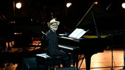 İSTANBUL (AA) – Einaudi, konserde “Corale”, “Waterways”, “Walk”, “Underwood”, “Newton’s