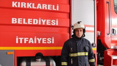 Kırklareli'nde çocukken babası ve amcasından gördüğü itfaiyeciliği meslek edinen Tunay