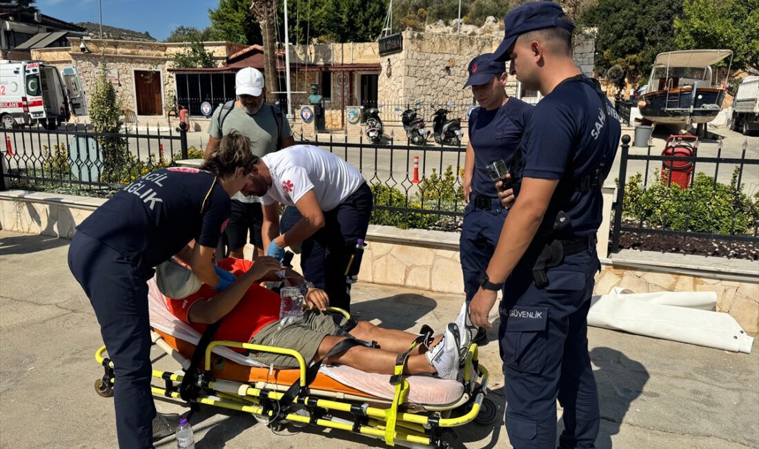 ANTALYA (AA) – Antalya'nın Kaş ilçesi açıklarında yatta rahatsızlanan kişi,