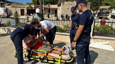 ANTALYA (AA) – Antalya'nın Kaş ilçesi açıklarında yatta rahatsızlanan kişi,