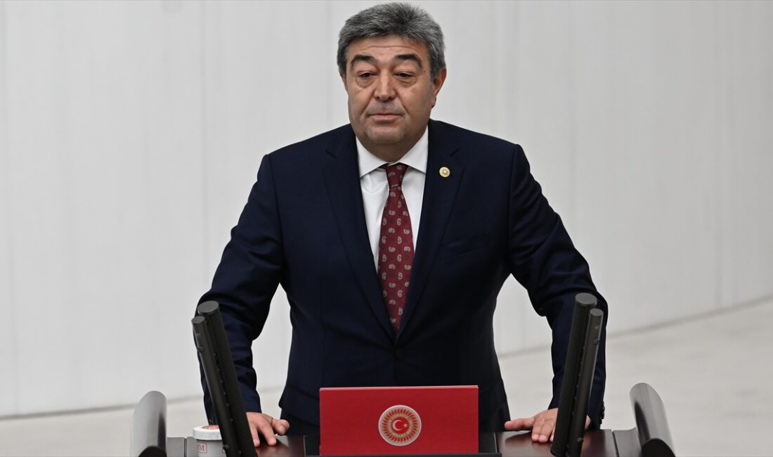 İYİ Parti Kayseri Milletvekili Dursun Ataş, partisinden istifa ettiğini bildirdi.