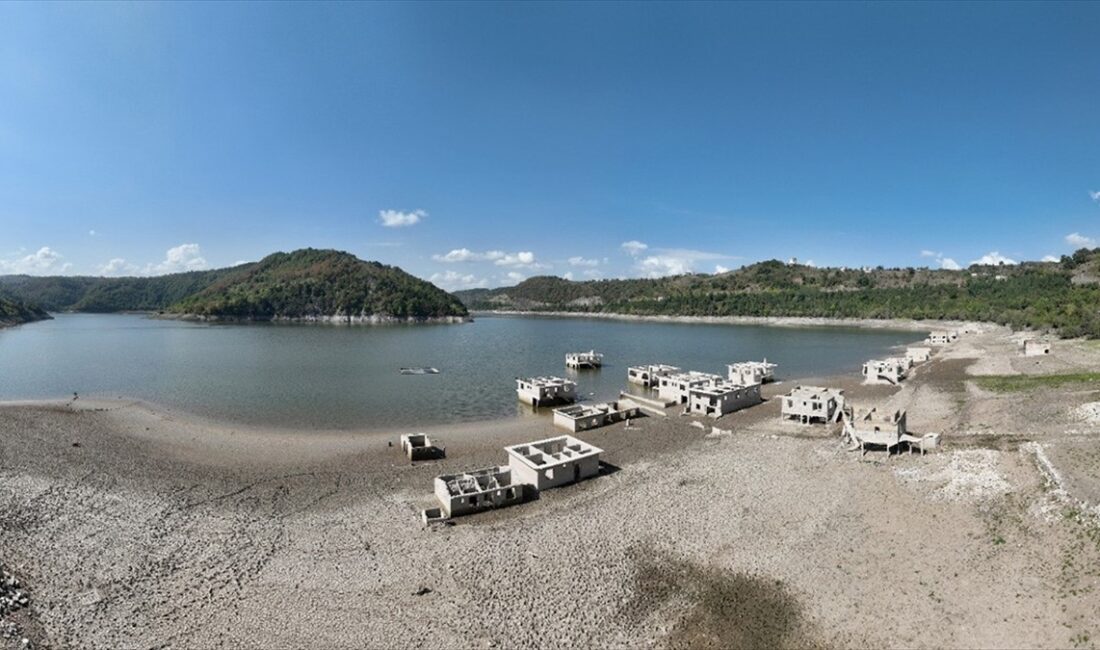Zonguldak'ın Karadeniz Ereğli ilçesindeki Kızılcapınar Barajı'nda yüksek hava sıcaklıkları ve