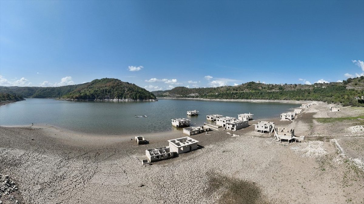 Zonguldak'ın Karadeniz Ereğli ilçesindeki Kızılcapınar Barajı'nda yüksek hava sıcaklıkları ve