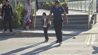 ANTALYA (AA) – Korkuteli’de zabıta ekipleri okulların çevresinde güvenlik önlemi