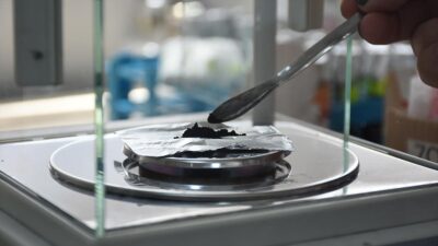 İnönü Üniversitesi Fen Edebiyat Fakültesi akademisyenleri, kükürtlü kayısı çekirdeği kabuğundan