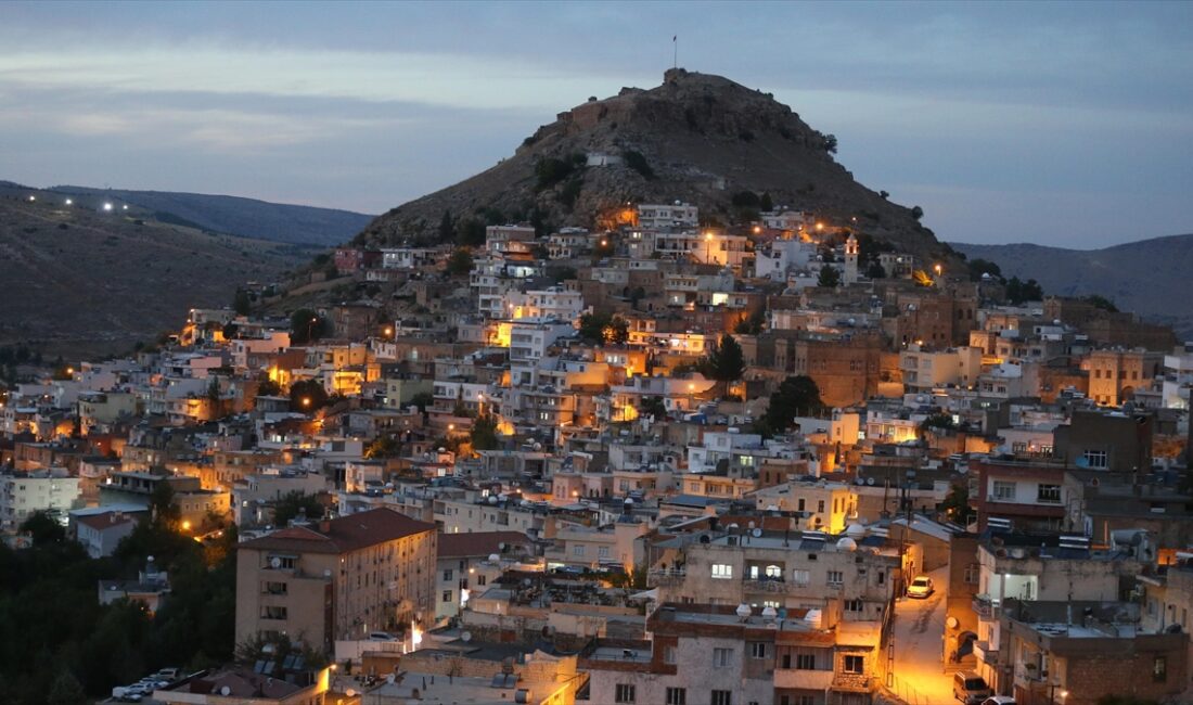 Mardin'in Savur ilçesinde farklı din, mezhep ve dillere mensup kişilerin