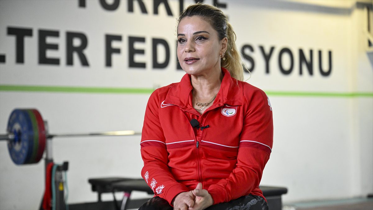 Paris 2024 Paralimpik Oyunları'nda para halterde milli sporcu Nazmiye Muratlı,