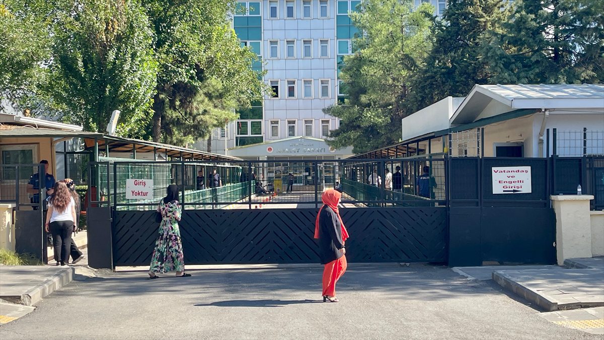 Şüphelilerden Narin'in annesi Yüksel, ağabeyi Enes ve amcası Fuat Güran