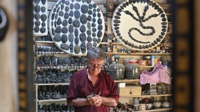 Osmaniye'de 35 yıldır nehir kıyısından topladığı taşlara şekil veren Süleyman