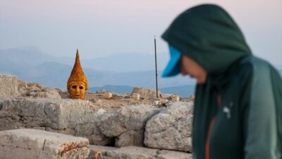 ADIYAMAN (AA) – Nemrut’ta turist yoğunluğu yaşanıyor. Türkiye’nin çeşitli yerlerinden