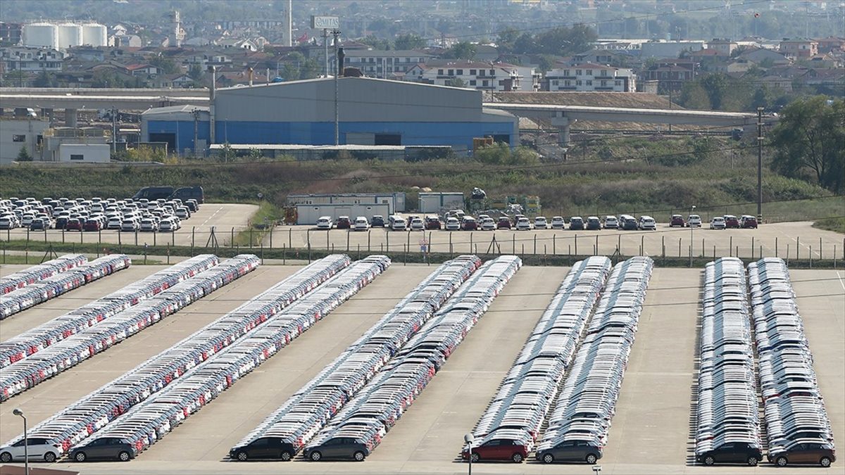 Türk otomotiv sektörü temsilcileri geçen ay 2,7 milyar dolarlık ihracat