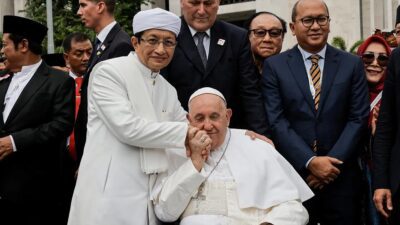 Katoliklerin ruhani lideri ve Vatikan Devlet Başkanı Papa Franciscus ile