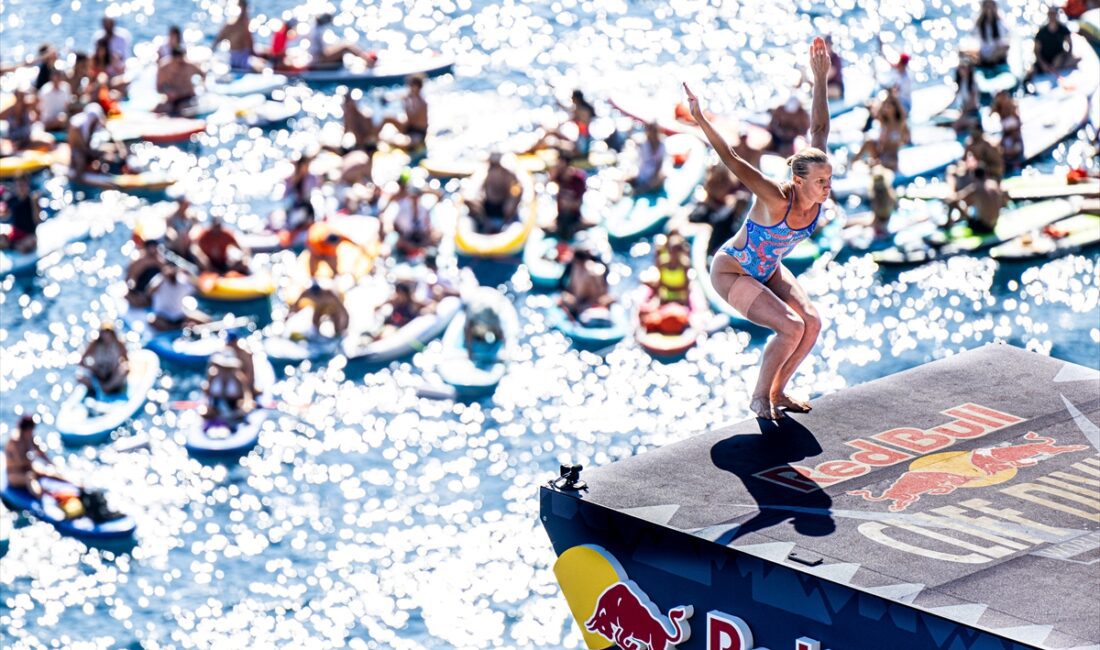 ANTALYA (AA) – Antalya'da düzenlenen "Red Bull Cliff Diving Dünya
