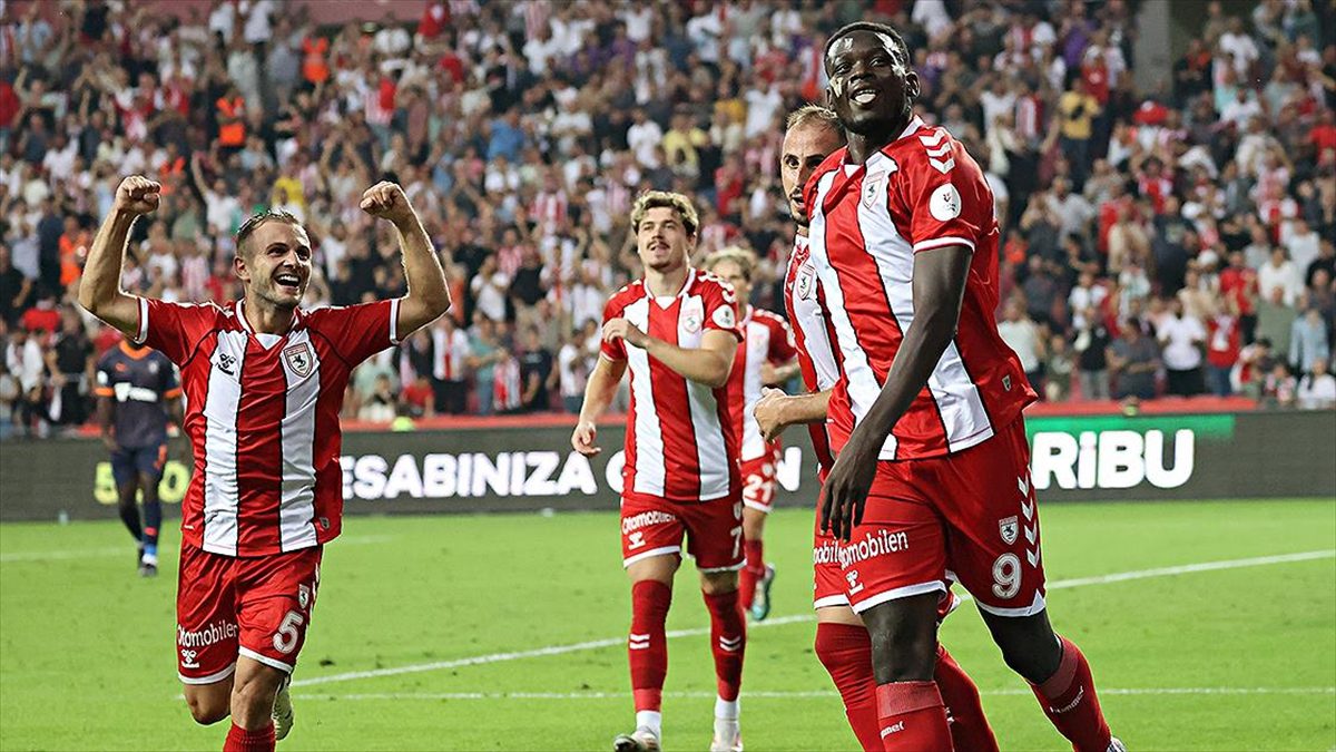 Trendyol Süper Lig'in 3. haftasından ertelenen maçta Samsunspor, RAMS Başakşehir'i