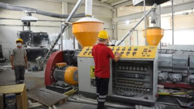 Sanayi üretim endeksi, temmuzda aylık bazda yüzde 0,4 artarken, yıllık