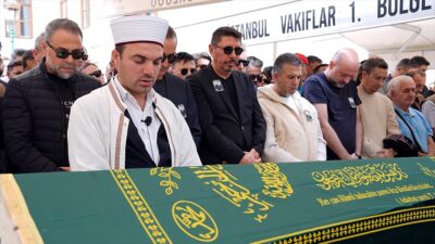 Kadıköy'de sahne aldığı otelde şarkı söylediği sırada fenalaşan ve kaldırıldığı