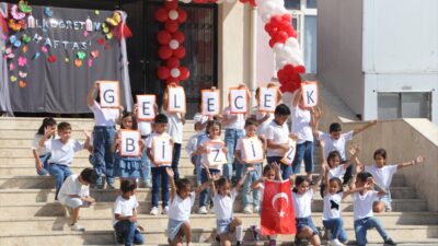 ANTALYA (AA) – Antalya'nın Serik ilçesinde İlköğretim Haftası dolayısıyla tören