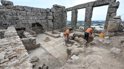 ANTALYA (AA) – GÜLSEM ADAM – Antalya'nın Serik ilçesindeki Sillyon