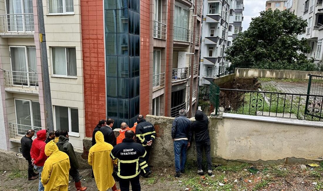 SINOP (AA) – Kentte iki gündür etkisini sürdüren gök gürültülü