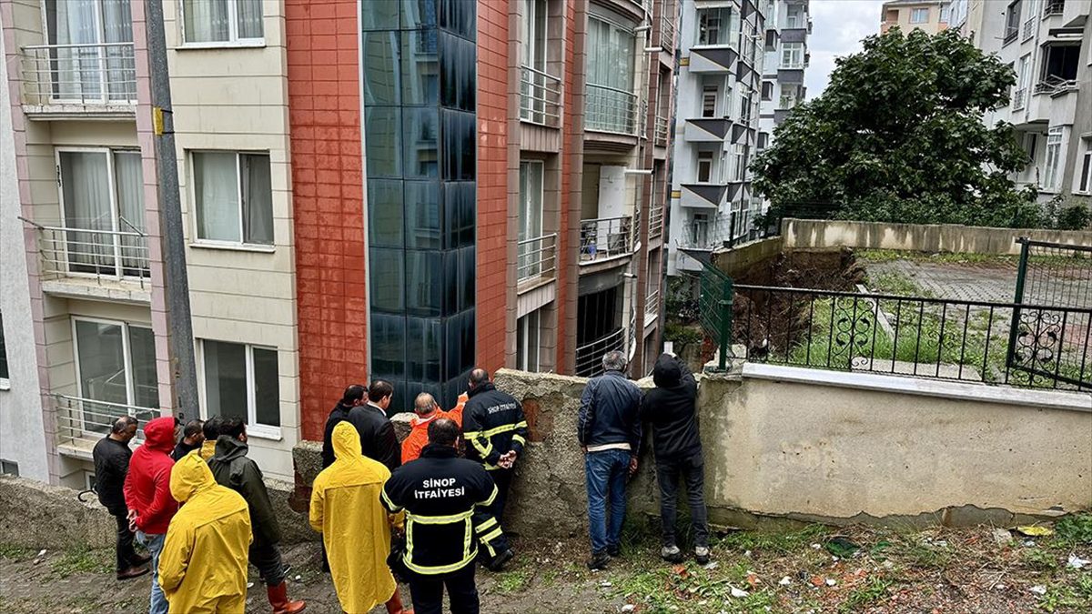 SINOP (AA) – Kentte iki gündür etkisini sürdüren gök gürültülü