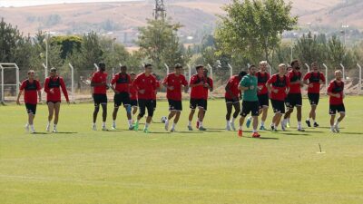 Net Global Sivasspor Teknik Direktörü Bülent Uygun, Trendyol Süper Lig'in