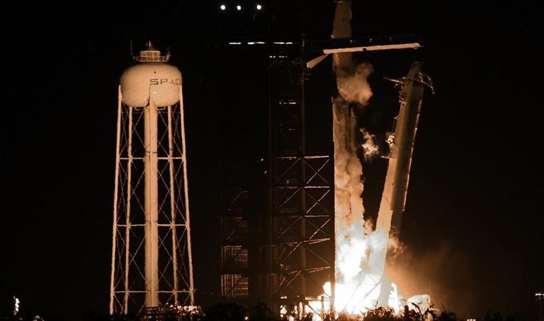 SpaceX'in, insanlık tarihindeki ilk özel uzay yürüyüşü yapan ABD'li milyarder