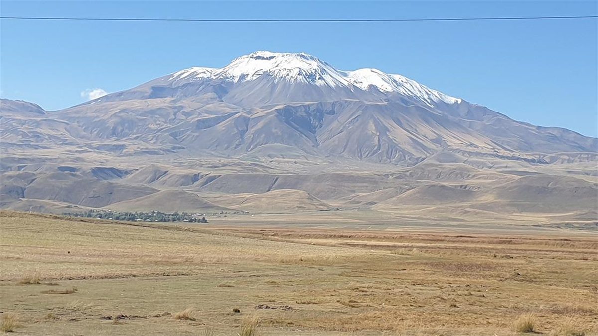 Ağrı, Muş ve Bitlis sınırındaki 4 bin 58 rakımla Türkiye’nin