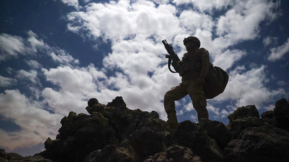 Suriye'nin kuzeyinde 2 PKK/YPG'li teröristin etkisiz hale getirildiği bildirildi.