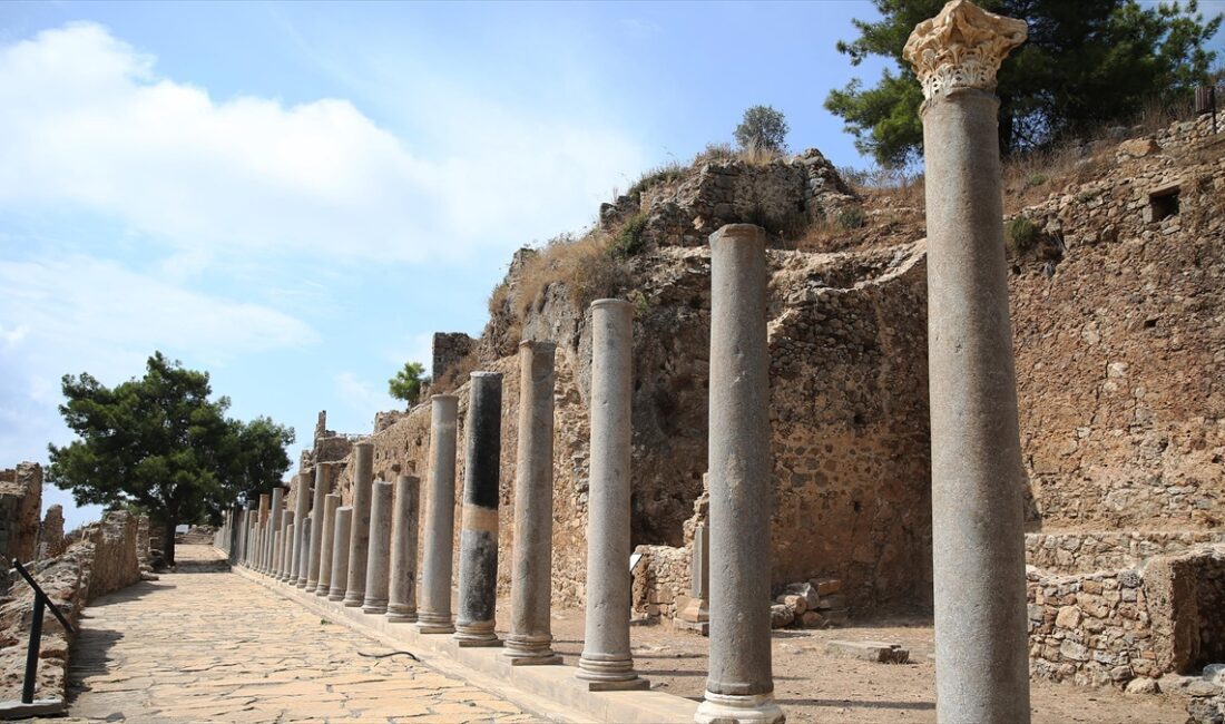 Antalya'nın Alanya ilçesindeki Syedra Antik Kenti'nde yürütülen çalışmada gün yüzüne