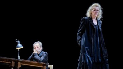 Fransız oyun yazarı Moliere'e kadar uzanan kökleriyle halen faaliyetlerini sürdüren