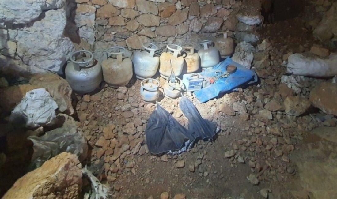Tunceli’de düzenlenen operasyonlarda, teröristlerce kullanılan 30 sığınak ve mağara imha