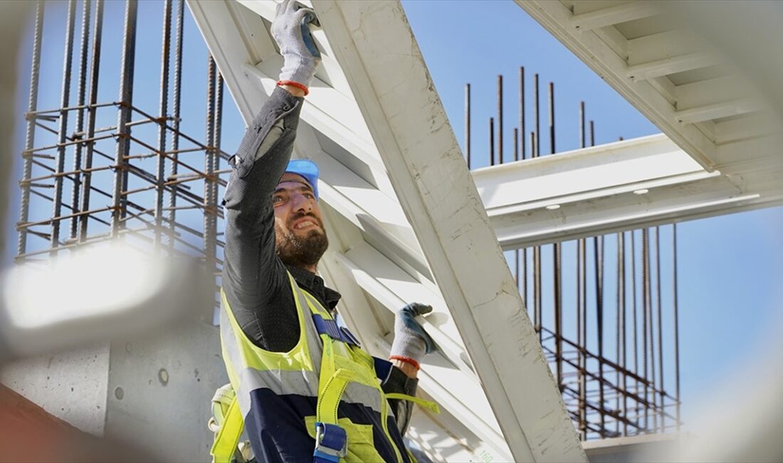 Türk müteahhitlik sektörünün bu yılın 8 ayında yurt dışında üstlendiği