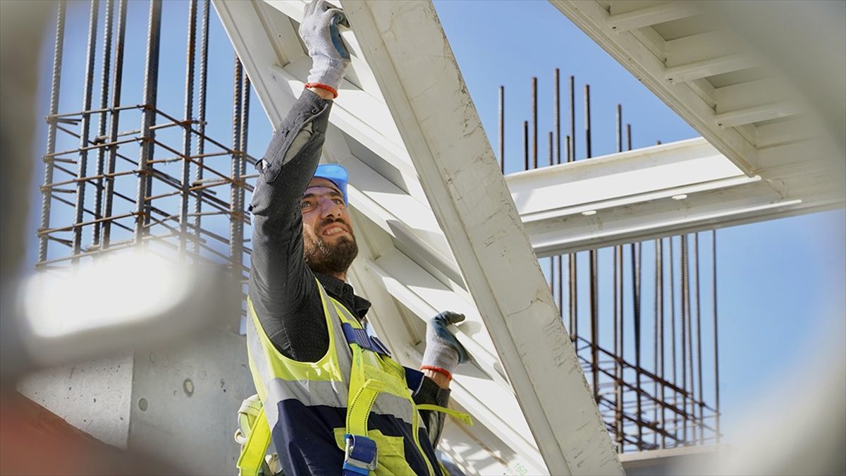 Türk müteahhitlik sektörünün bu yılın 8 ayında yurt dışında üstlendiği