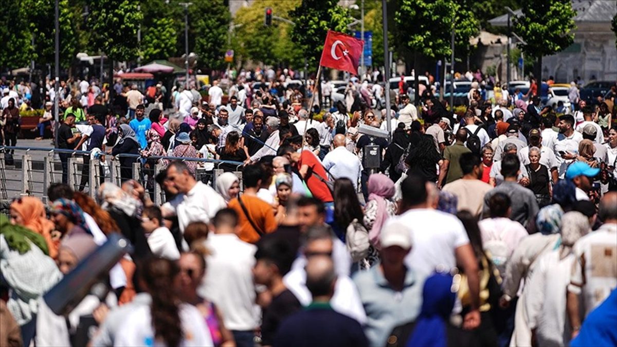 Türkiye’de doğuşta beklenen yaşam süresi, 77,3 yıl olarak hesaplandı.