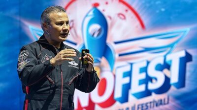 TEKNOFEST Akdeniz Teknoloji Yarışmaları finalinde gençlerle bir araya gelen Gezeravcı,