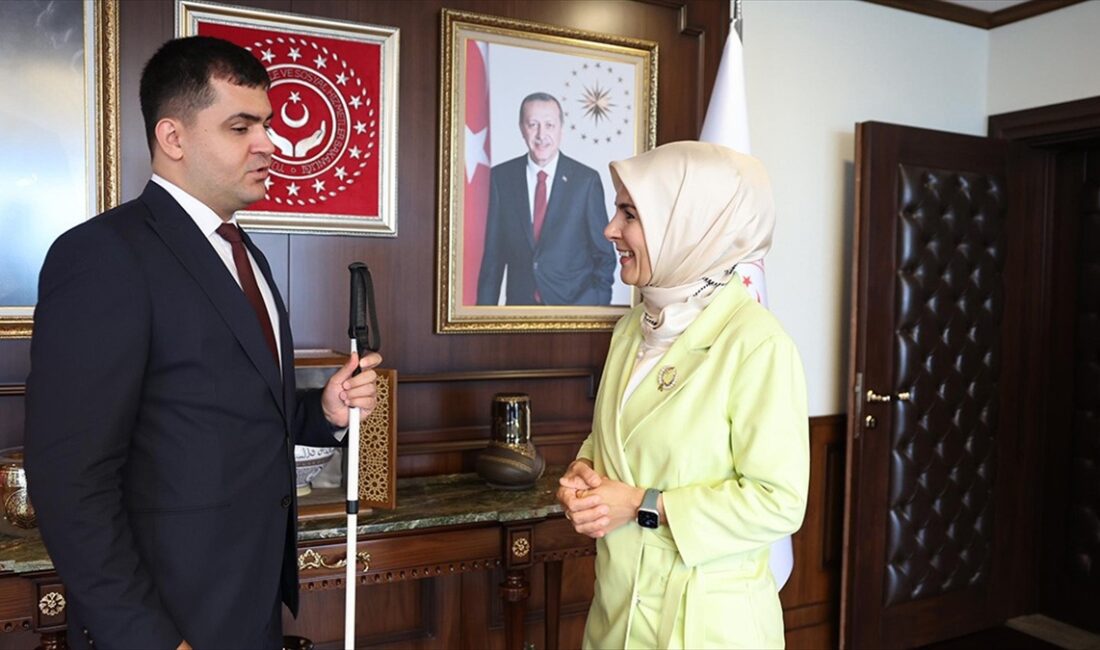 Hakim yardımcısı olarak atanan Sabit Kılıç, Türkiye'nin ilk görme engelli