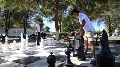 Gençlik Hizmetleri Genel Müdürü Enes Efendioğlu, üniversiteyi ilk kez kazanan