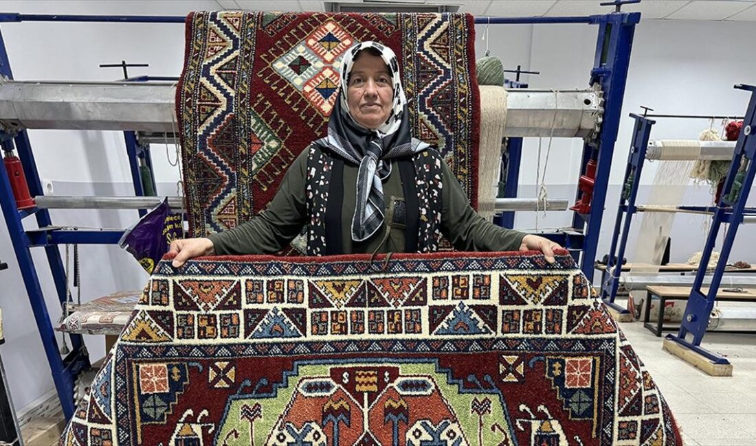 Karaman'da halk eğitimi merkezi bünyesinde açılan kursa katılanlar aldıkları eğitimle