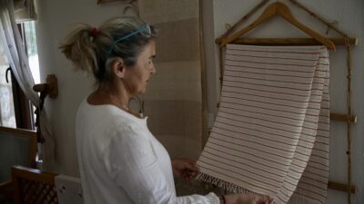 Muğla'nın Fethiye ilçesinde kaybolmaya yüz tutan geleneksel dokuma "Üzümlü dastarı",