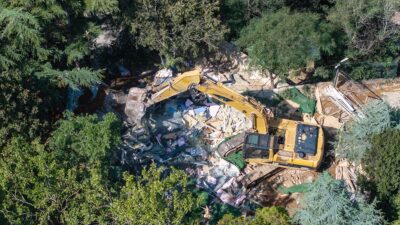 İSTANBUL (AA) – Vaniköy’de izinsiz inşaattaki ruhsatsız ve kaçak yapıların