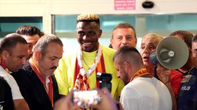 Galatasaray'ın geçici transferi için görüşmelere başladığı Nijeryalı santrfor Victor Osimhen,