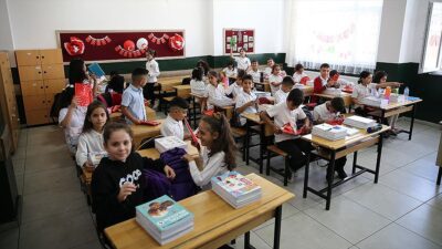 Yaklaşık 20 milyon öğrenci ve 1,2 milyon öğretmen için yaz