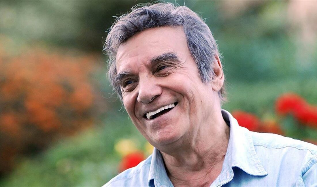 Oyunculuğun yanı sıra resim, karikatür, çizgi roman, kitap kapağı tasarımlarına