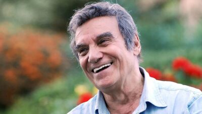 Oyunculuğun yanı sıra resim, karikatür, çizgi roman, kitap kapağı tasarımlarına