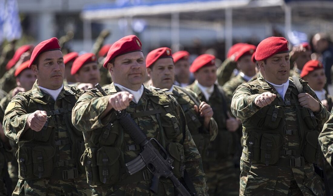 Yunanistan Savunma Bakanı Nikos Dendias, Silahlı Kuvvetlerde yeniden yapılanmaya gidileceğini
