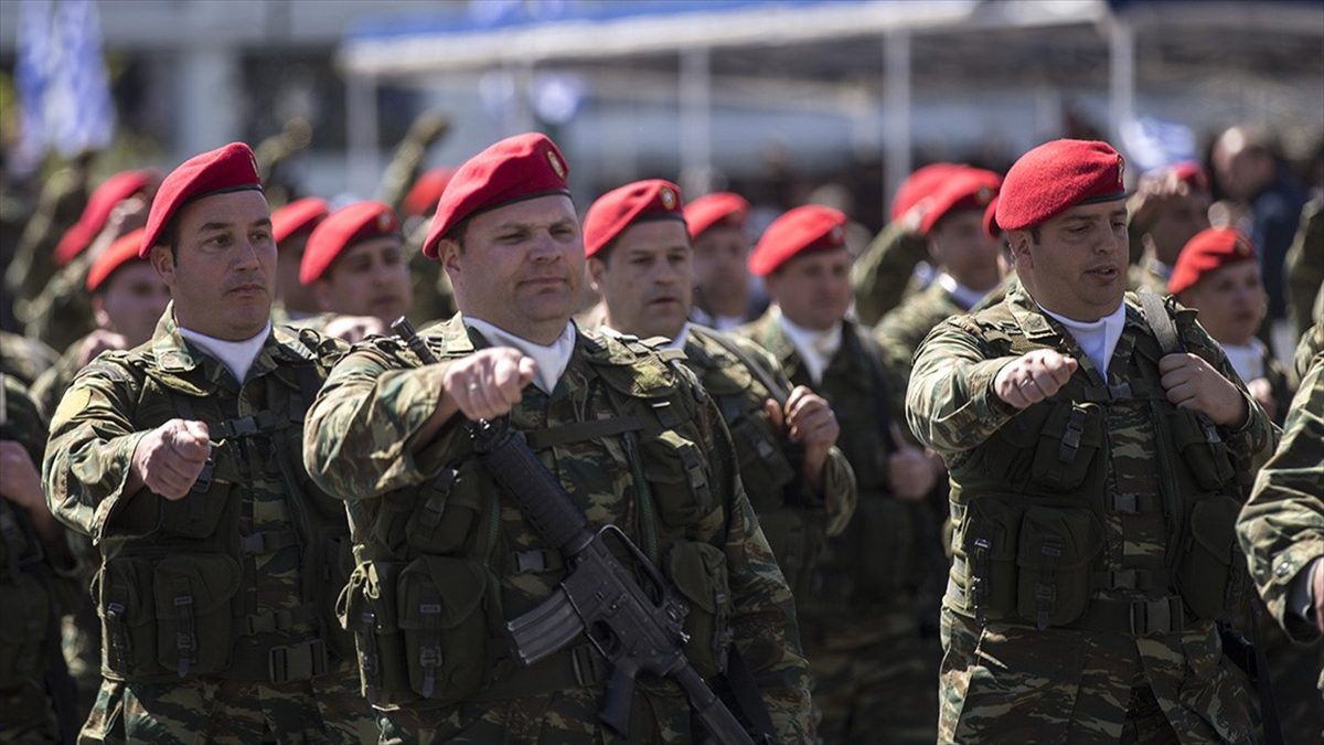 Yunanistan Savunma Bakanı Nikos Dendias, Silahlı Kuvvetlerde yeniden yapılanmaya gidileceğini